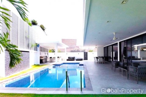 Casa de 6 dormitorios en Pattaya, Tailandia № 47350 - foto 13
