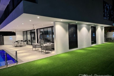 Casa de 6 dormitorios en Pattaya, Tailandia № 47350 - foto 29