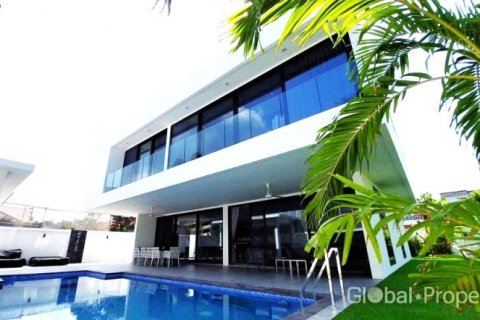 Maison à Pattaya, Thaïlande 6 chambres № 47350