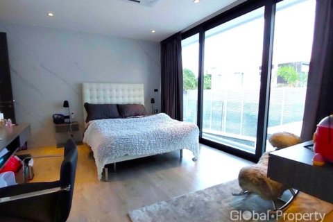 Casa de 6 dormitorios en Pattaya, Tailandia № 47350 - foto 3