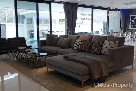 Casa de 6 dormitorios en Pattaya, Tailandia № 47350 - foto 22
