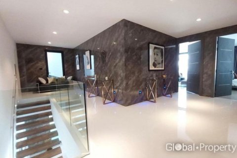 Casa de 6 dormitorios en Pattaya, Tailandia № 47350 - foto 11