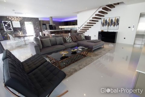 Casa de 6 dormitorios en Pattaya, Tailandia № 47350 - foto 15