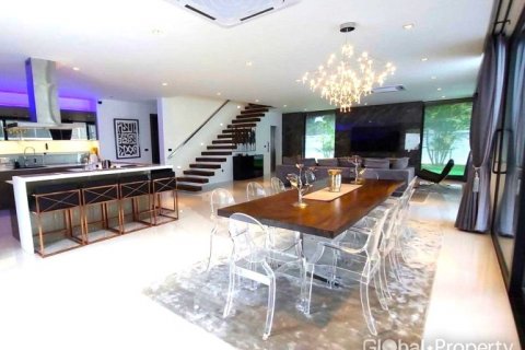 Casa de 6 dormitorios en Pattaya, Tailandia № 47350 - foto 14