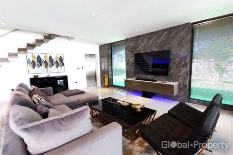 Casa de 6 dormitorios en Pattaya, Tailandia № 47350 - foto 9