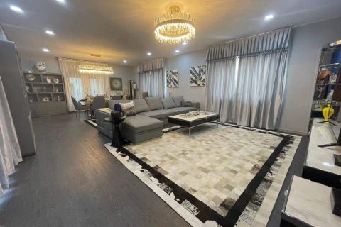 Casa de 5 dormitorios en Pattaya, Tailandia № 157593 - foto 10