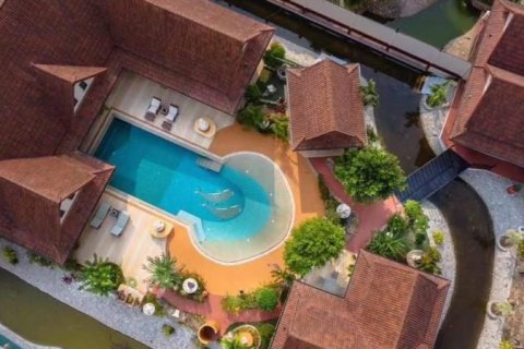 Casa de 5 dormitorios en Pattaya, Tailandia № 157593