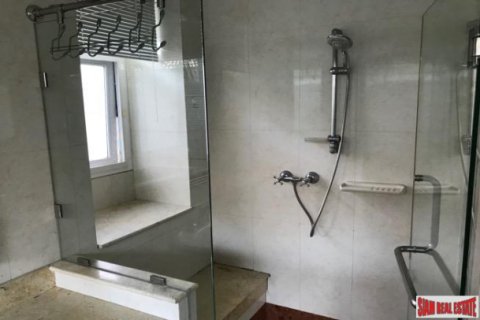 Casa de 5 dormitorios en Bangkok, Tailandia № 202711 - foto 4