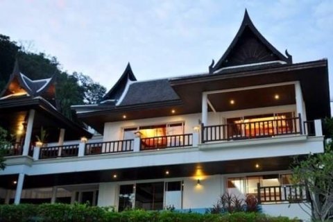 Chalet de 4 dormitorios en Kathu, Tailandia № 141204
