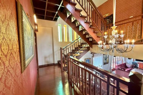 Chalet de 4 dormitorios en Pattaya, Tailandia № 172707 - foto 9