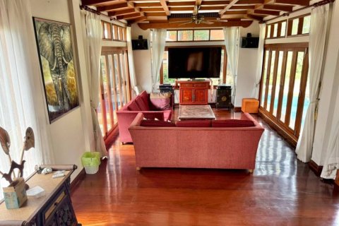 Chalet de 4 dormitorios en Pattaya, Tailandia № 172707 - foto 3