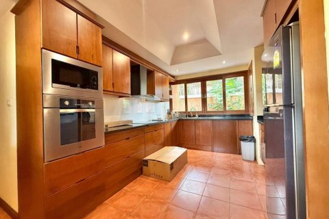 Chalet de 4 dormitorios en Pattaya, Tailandia № 172707 - foto 8