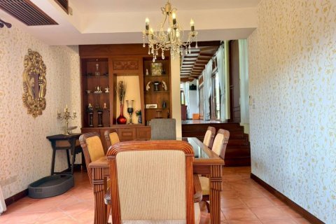 Chalet de 4 dormitorios en Pattaya, Tailandia № 172707 - foto 6
