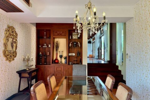 Chalet de 4 dormitorios en Pattaya, Tailandia № 172707 - foto 5