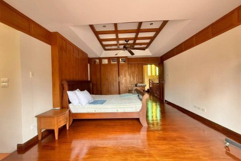 Chalet de 4 dormitorios en Pattaya, Tailandia № 172707 - foto 10