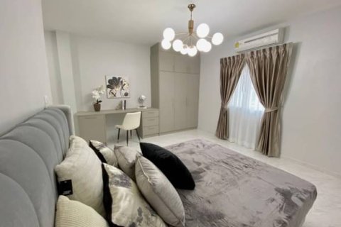 Casa de 5 dormitorios en Pattaya, Tailandia № 157787 - foto 10