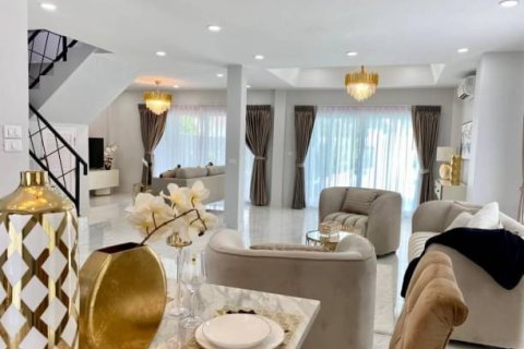 Casa de 5 dormitorios en Pattaya, Tailandia № 157787 - foto 19