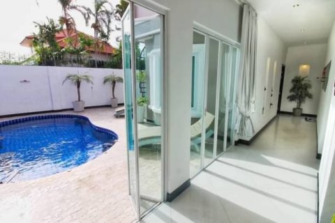 Casa de 6 dormitorios en Pattaya, Tailandia № 157786 - foto 3