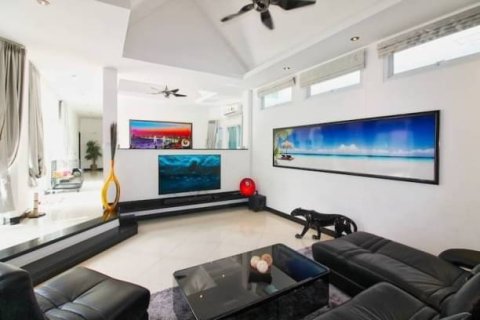 Casa de 6 dormitorios en Pattaya, Tailandia № 157786 - foto 4