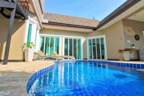 House in Pattaya, Thailand 6 bedrooms № 157786
