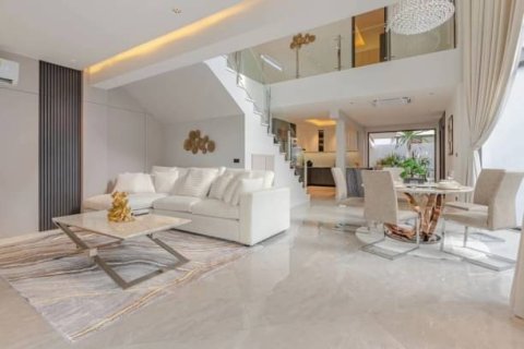 Casa de 5 dormitorios en Pattaya, Tailandia № 157785 - foto 3