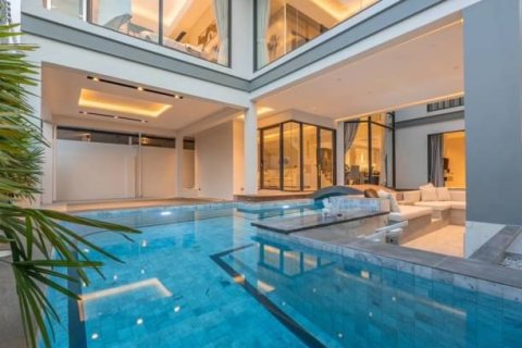Casa de 5 dormitorios en Pattaya, Tailandia № 157785 - foto 6
