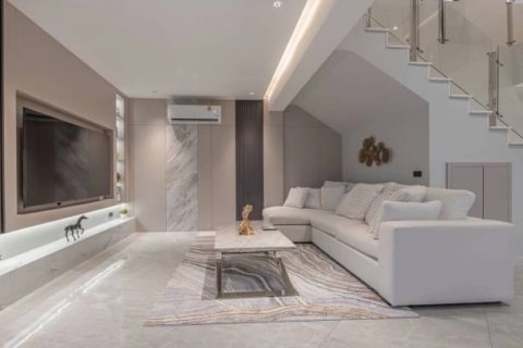 Casa de 5 dormitorios en Pattaya, Tailandia № 157785 - foto 5