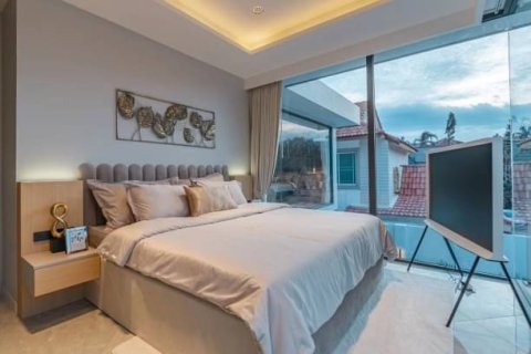 Casa de 5 dormitorios en Pattaya, Tailandia № 157785 - foto 2