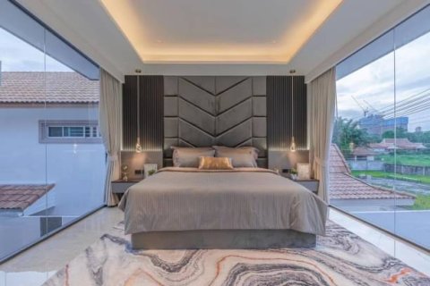 Casa de 5 dormitorios en Pattaya, Tailandia № 157785 - foto 4