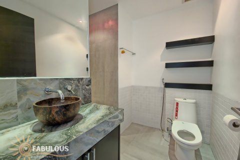 Condo in Kamala, Thailand, 3 bedrooms  № 179457 - photo 15