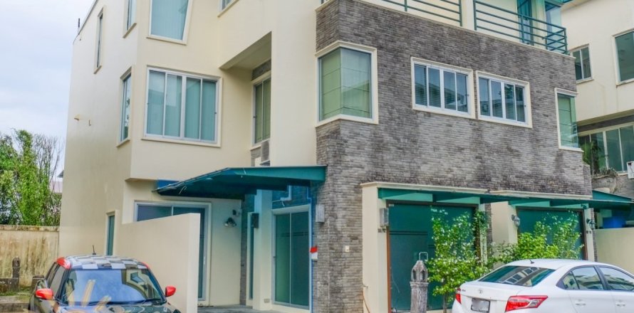 Townhouse in Phuket, Thailand 5 bedrooms № 179458