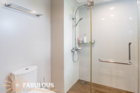 Townhouse in Phuket, Thailand 5 bedrooms № 179458 - photo 19
