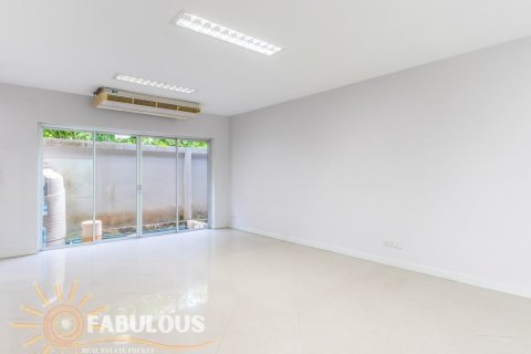 Townhouse in Phuket, Thailand 5 bedrooms № 179458 - photo 18