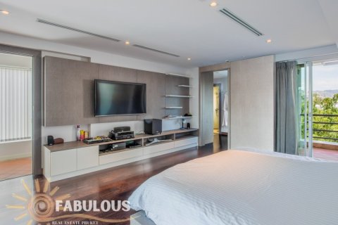 Townhouse in Phuket, Thailand 5 bedrooms № 179458 - photo 6