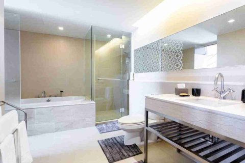 Condominio de 1 dormitorio en Thonburi, Bangkok, Tailandia № 183351 - foto 8