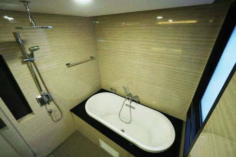 Condo in Bangkok, Thailand, 2 bedrooms № 66642 - photo 6