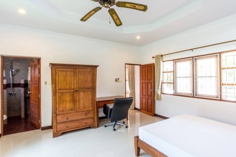 Chalet de 3 dormitorios en Hua Hin, Tailandia № 168784 - foto 12