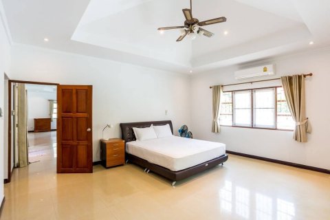 Chalet de 3 dormitorios en Hua Hin, Tailandia № 168784 - foto 13