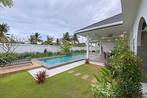 Casa de 3 dormitorios en Hua Hin, Tailandia № 168106 - foto 2