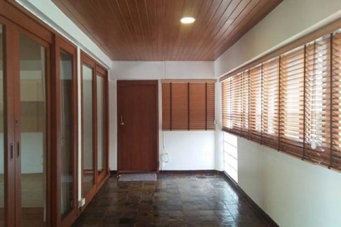 Casa de 5 dormitorios en Bangkok, Tailandia № 143944 - foto 16