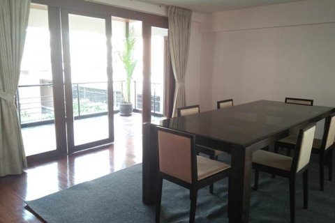 Casa de 5 dormitorios en Bangkok, Tailandia № 143944 - foto 11