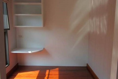 Casa de 5 dormitorios en Bangkok, Tailandia № 143944 - foto 9