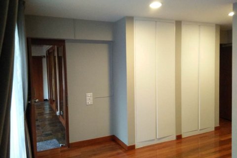 Casa de 5 dormitorios en Bangkok, Tailandia № 143944 - foto 22