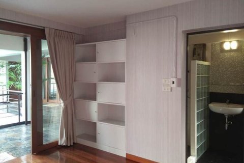 Casa de 5 dormitorios en Bangkok, Tailandia № 143944 - foto 8