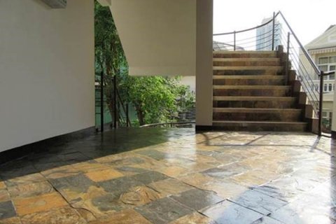 Casa de 5 dormitorios en Bangkok, Tailandia № 143944 - foto 12