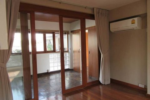 Casa de 5 dormitorios en Bangkok, Tailandia № 143944 - foto 14