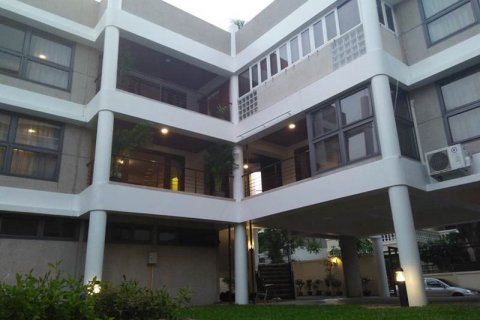 Casa de 5 dormitorios en Bangkok, Tailandia № 143944