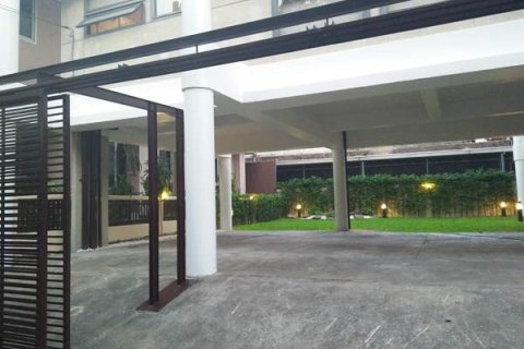 Casa de 5 dormitorios en Bangkok, Tailandia № 143944 - foto 3
