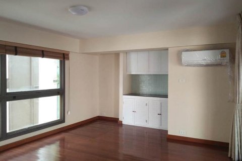 Casa de 5 dormitorios en Bangkok, Tailandia № 143944 - foto 17