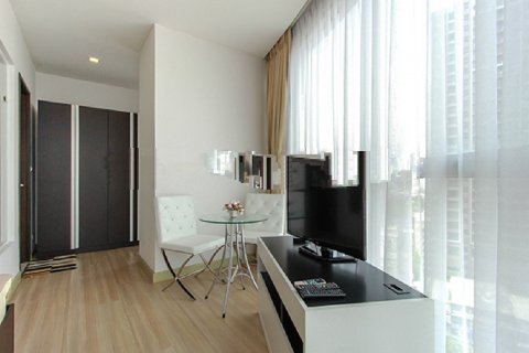Condominio de 1 dormitorio en Phra Khanong, Bangkok, Tailandia № 143945 - foto 6